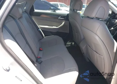 2017 Hyundai Sonata Sport z USA, uszkodzony, nr VIN 5NPE34AFXHH584008